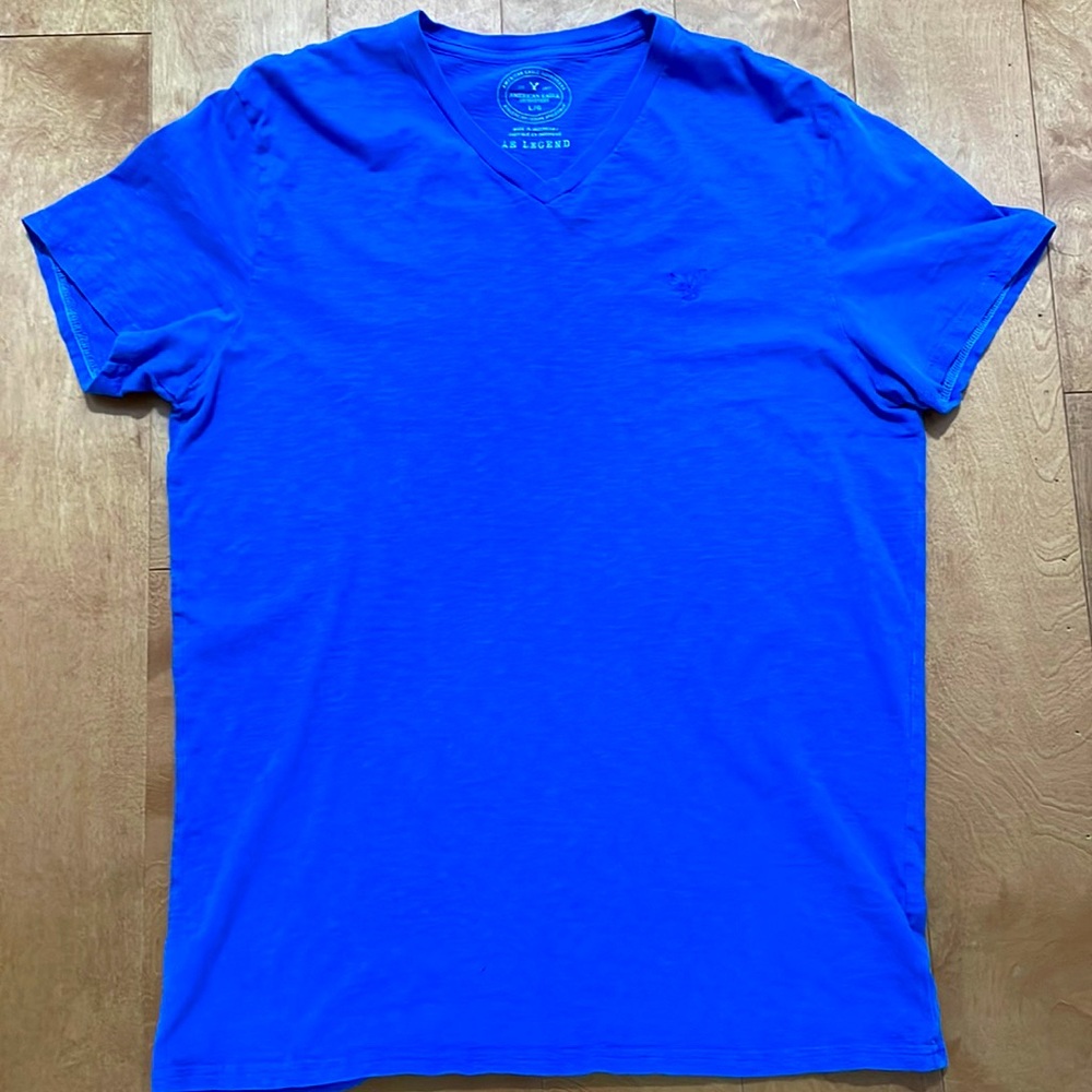 American Eagle Legend V-Neck T